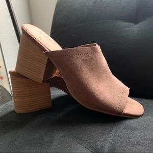 Universal Thread brown mules